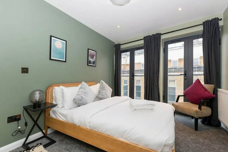 Гостиница Stylish & Luxurious 2 Bedroom Flat - Shoreditch