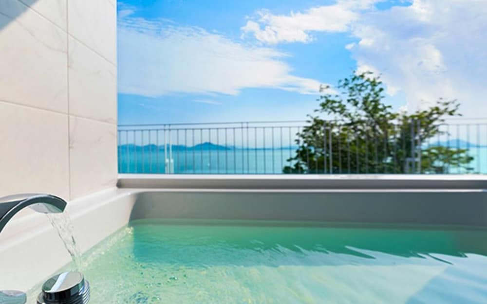 Фото Yeosu Marine Terrace Poolvilla