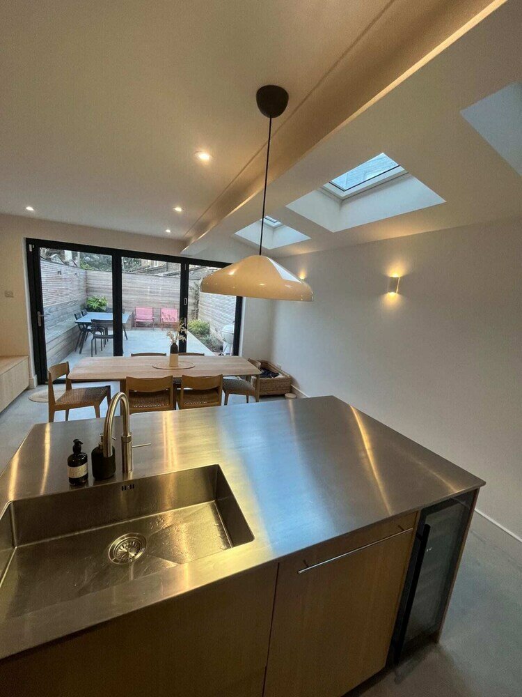 Фото Beautiful Minimalistic 2bd House - Victoria Park