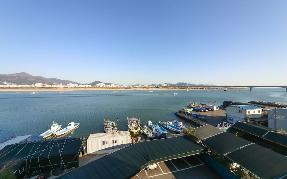 Фото Busan Myeongji Heritage Design Hotel