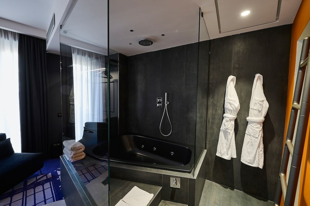 Фото MyTALE Creative Academy Hotel