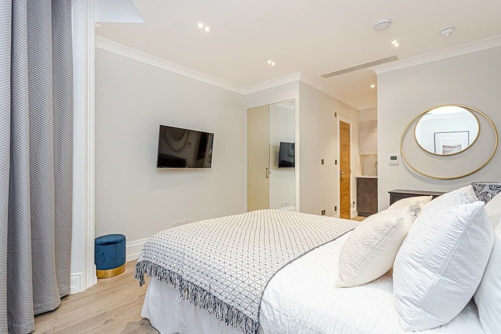 Фото Alexander Apartments