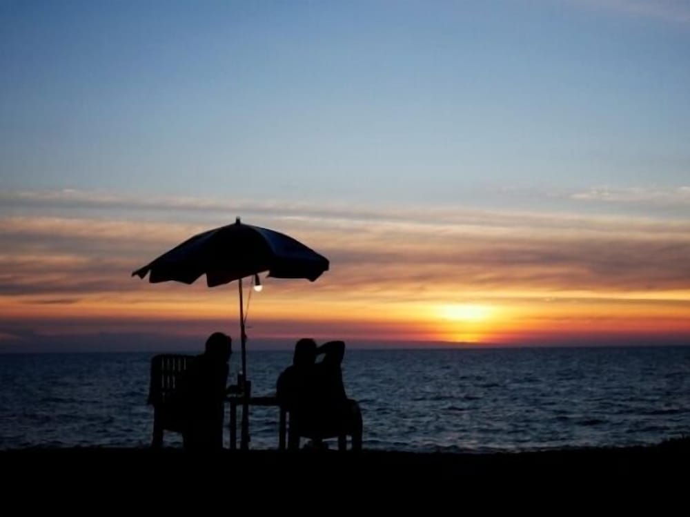 Фото Micky Monkey Beach Hotel Phuket Maikhao Thailand