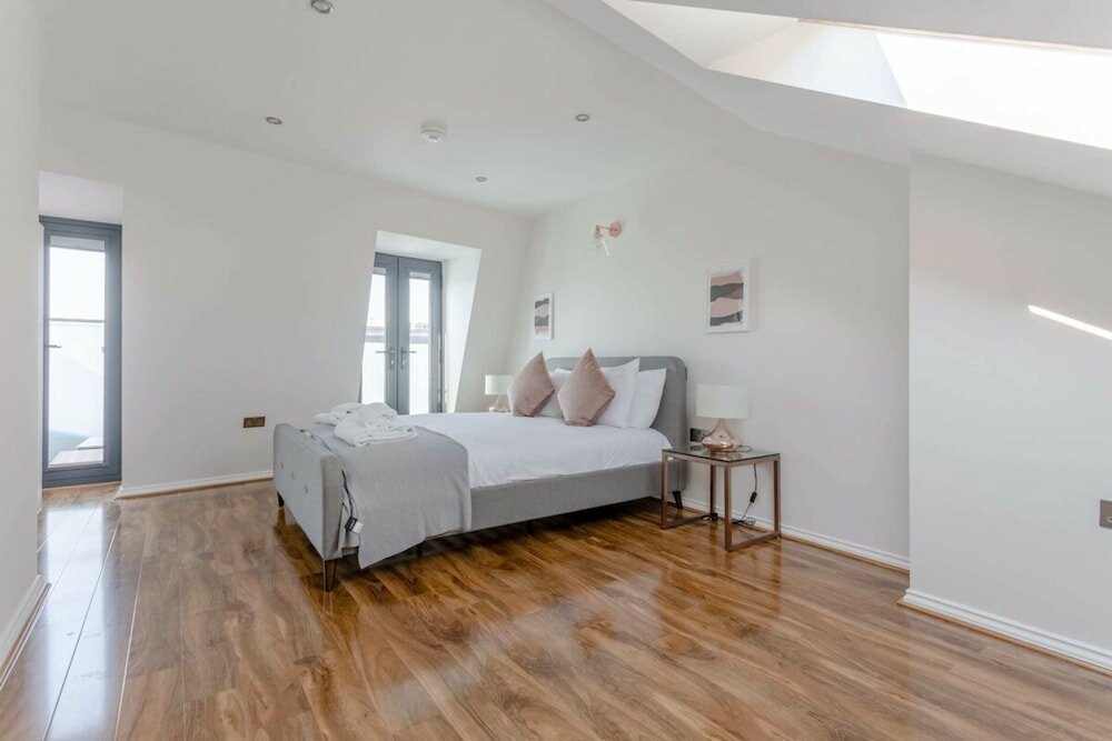 Фото Stunning 3 Bedroom 2 Bath in Fantastic Location