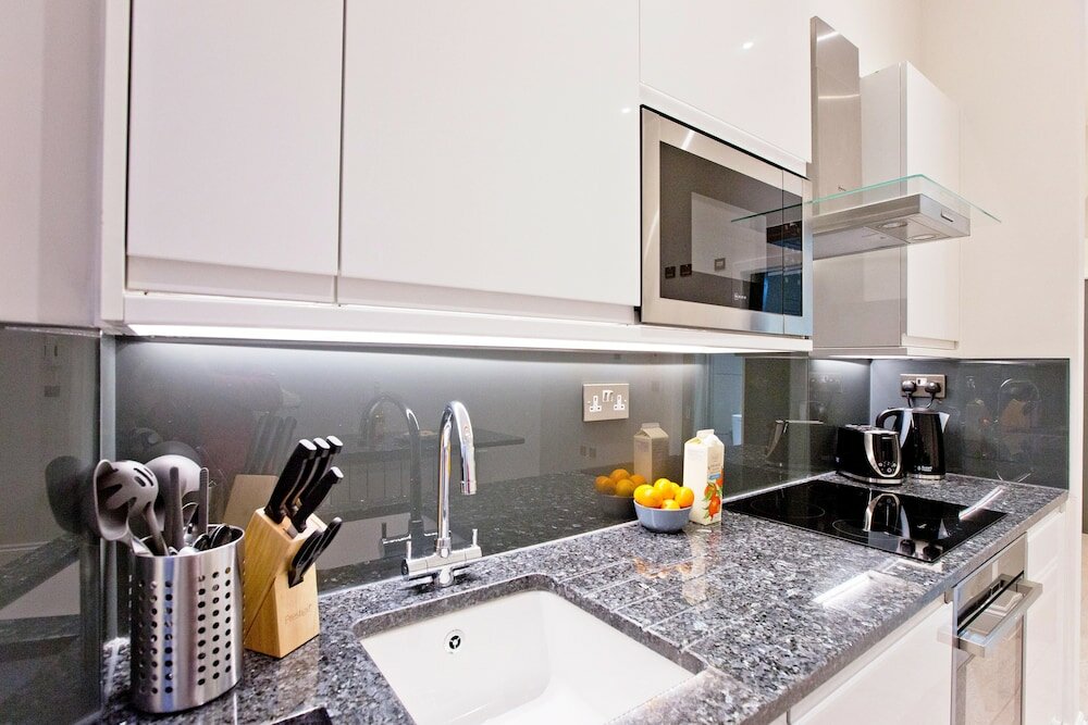 Фото High Street Kensington by Flying Butler