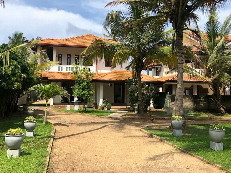 Гостиница C J Beach Resort
