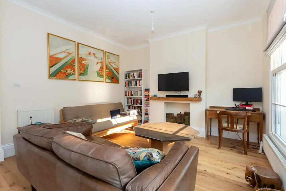 Фото Spacious and Vibrant 3bd House - Kentish Town