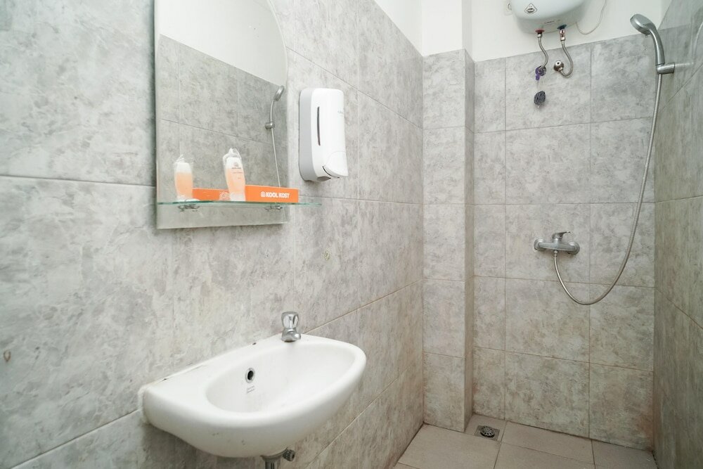 Фото KoolKost near Universitas Binus