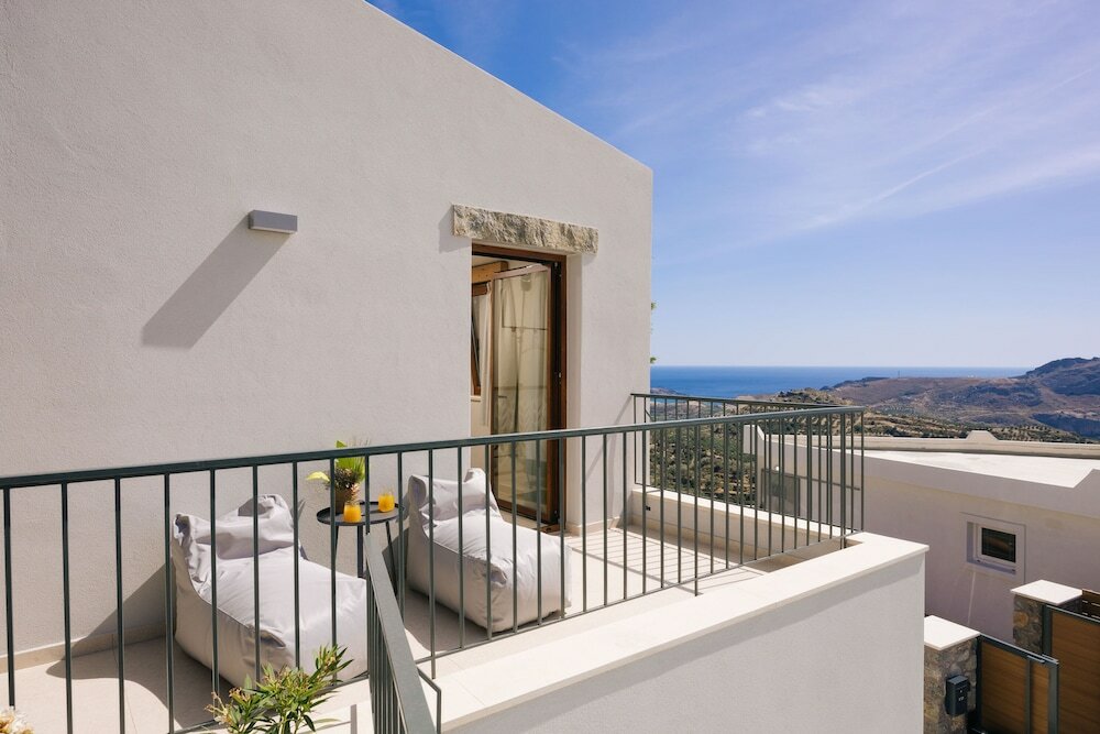 Фото Mirthea Suites