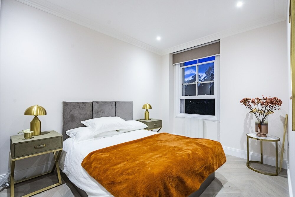 Фото Billionaire Suites Kensington