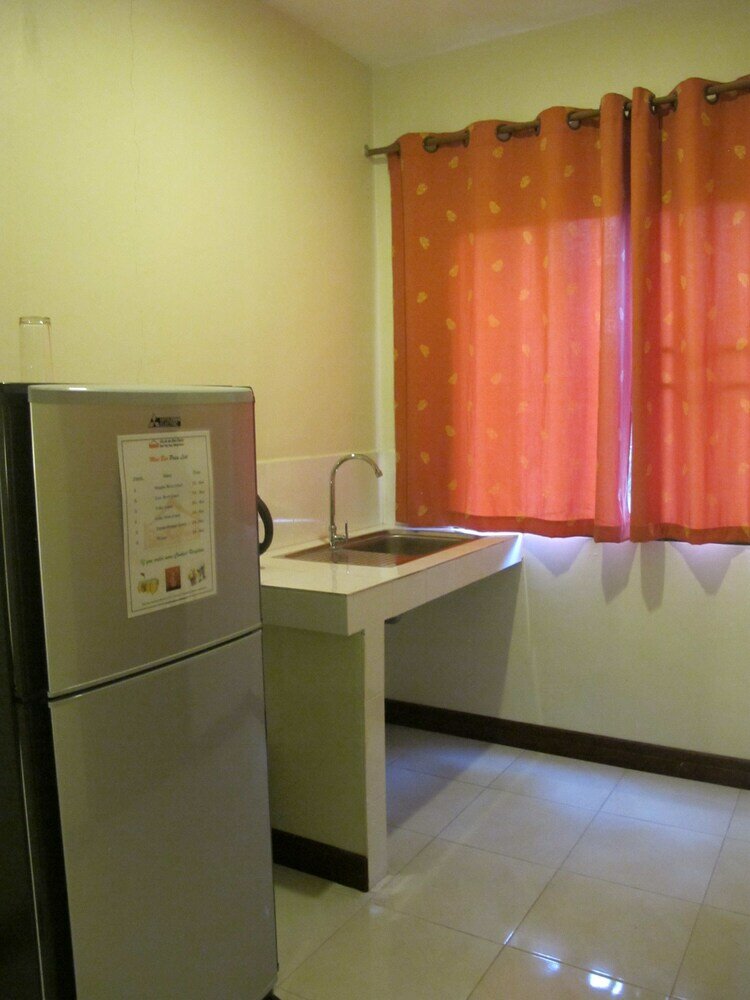 Фото Oyo Baan Tong Tong Pattaya Resort