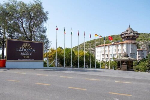 Гостиница Ladonia Hotels Adakule в Кушадасы
