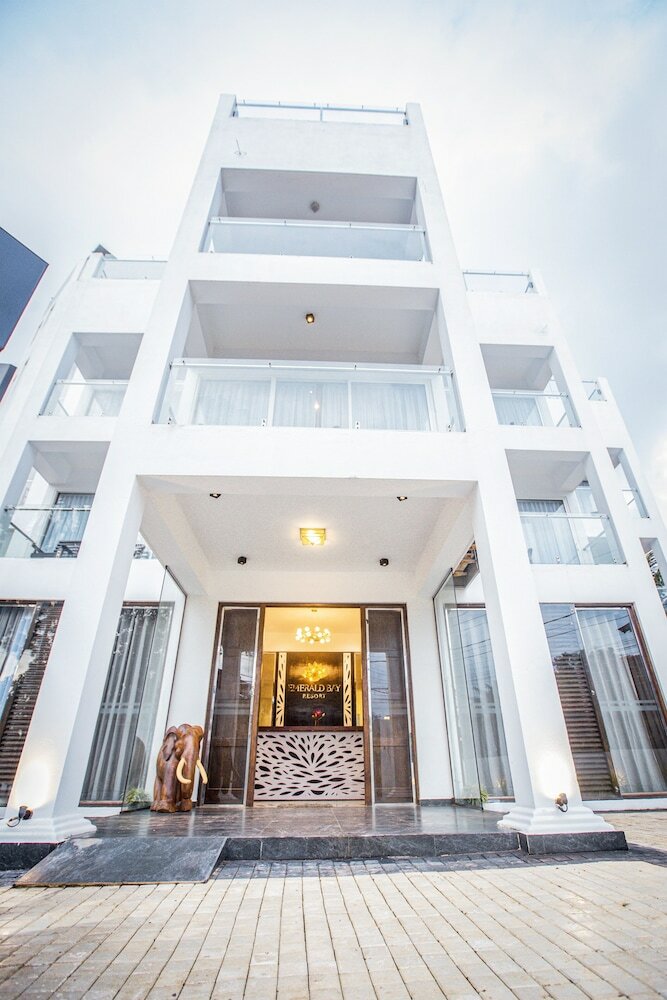 Фото Emerald Bay Resort Mirissa