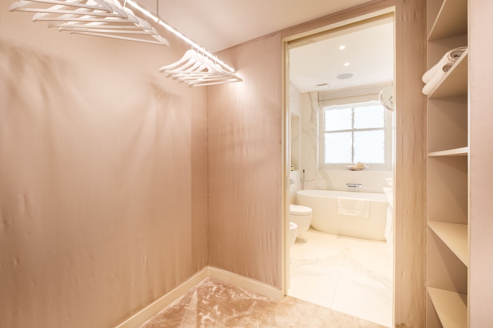 Фото Luxury Home with 3 Bed 2 Bath in London