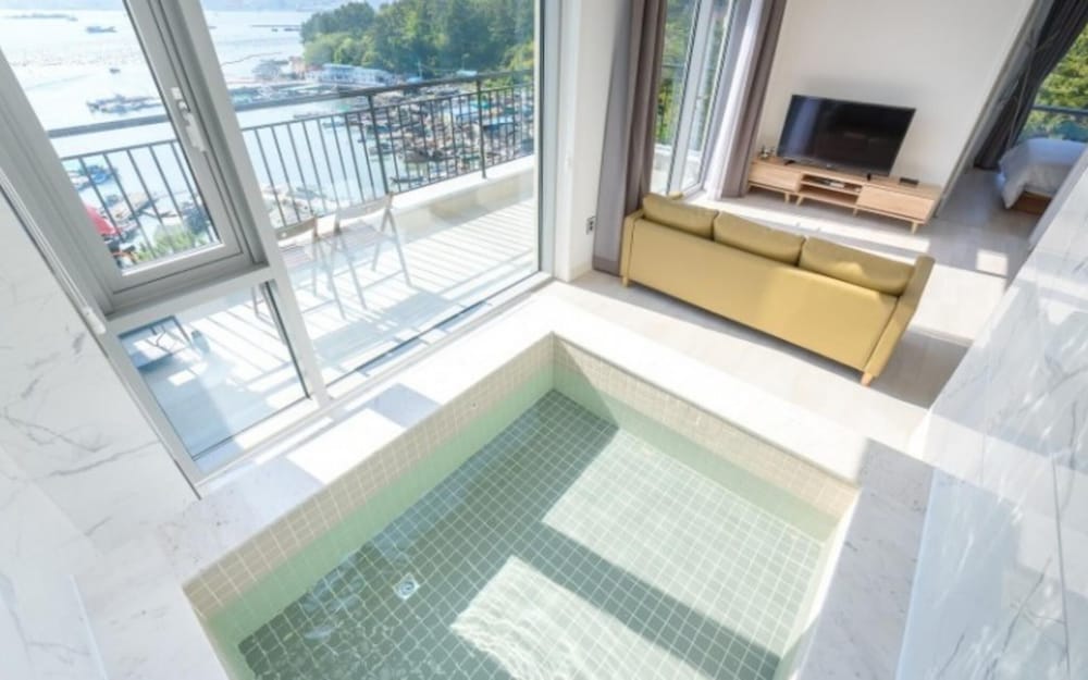 Фото Yeosu Grida Resort Pension