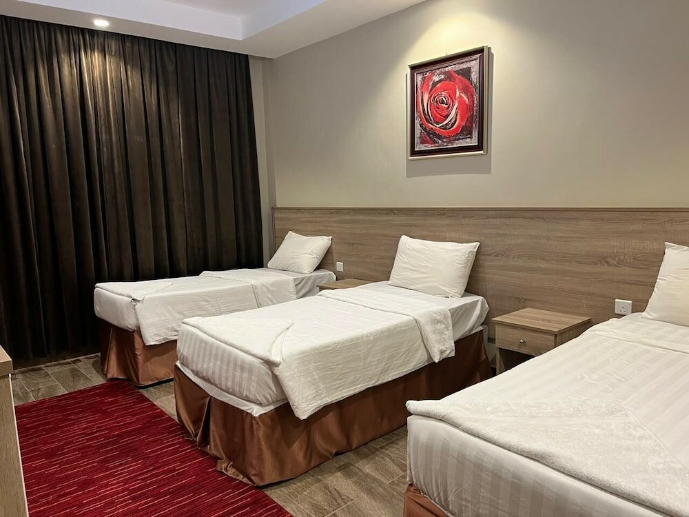 Фото 7th Square Hotel