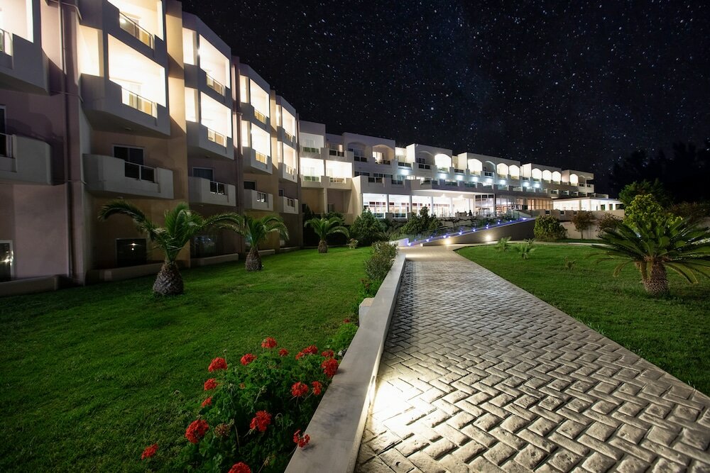 Фото Sovereign Beach Hotel - All Inclusive