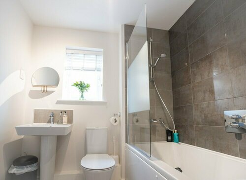 Гостиница Comfortable 5 Bedroom Detached House With Parking в Бисестере