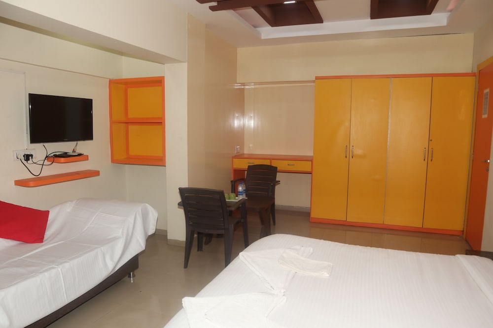 Фото IROOMZ Hotel Shree Krishna Palace