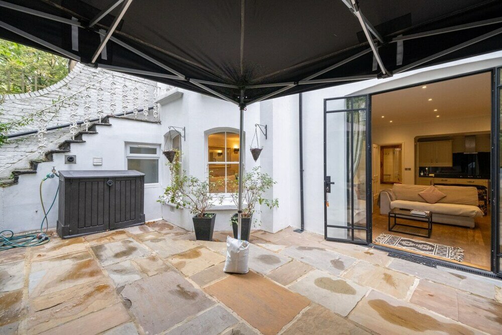 Фото Gorgeous 2bd Flat With Patio - South Kensington!