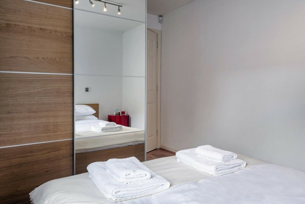 Фото Panoramic Docklands Home With Waterfront Views