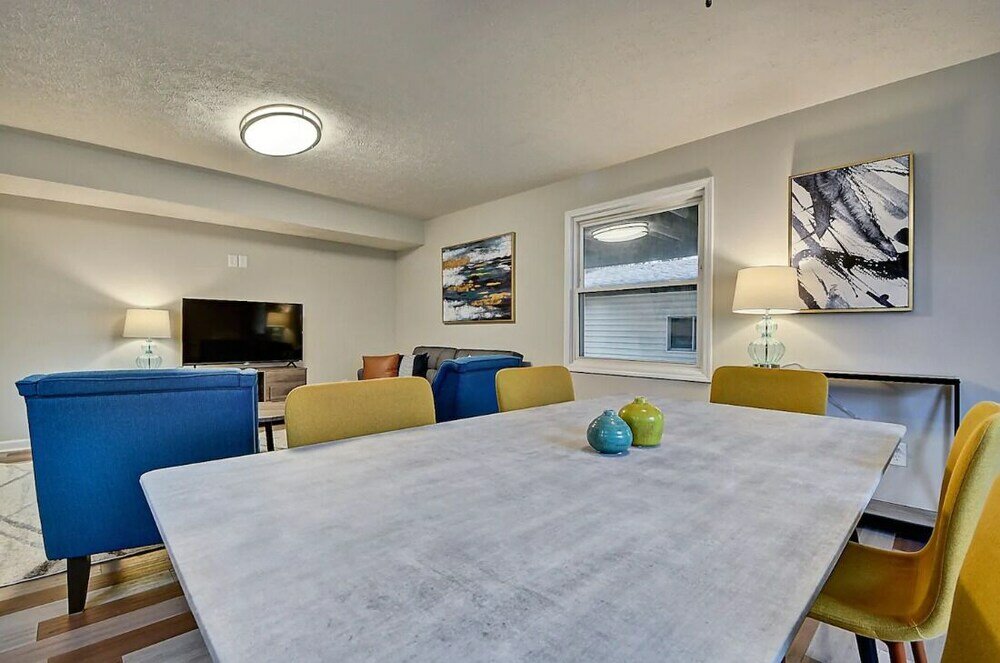 Фото Spacious 6br/3ba House w Parking! Sleeps 20!