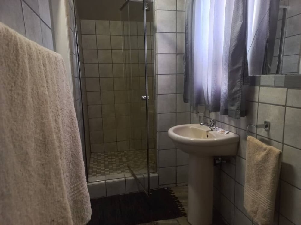 Фото Dithapi Cottages