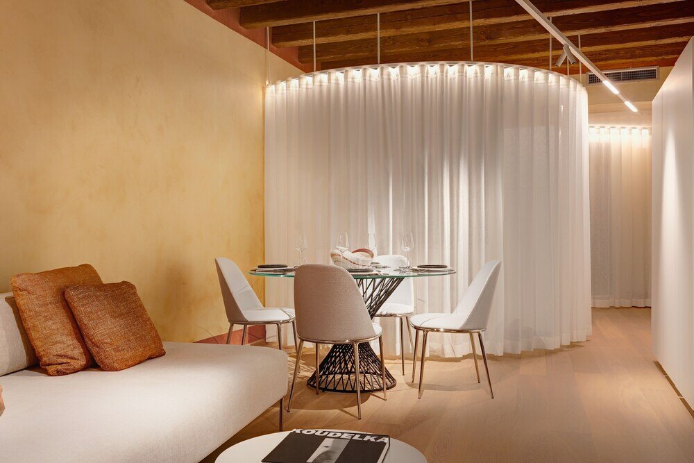 Фото 1881 Luxury Suites