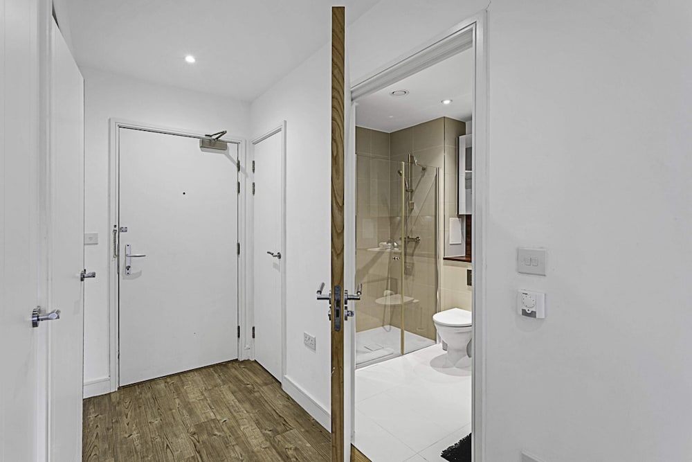 Фото Beautiful Apartment in Surrey Quays