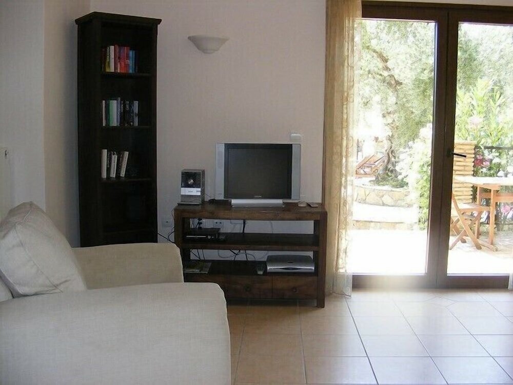 Фото Olive Tree Villas