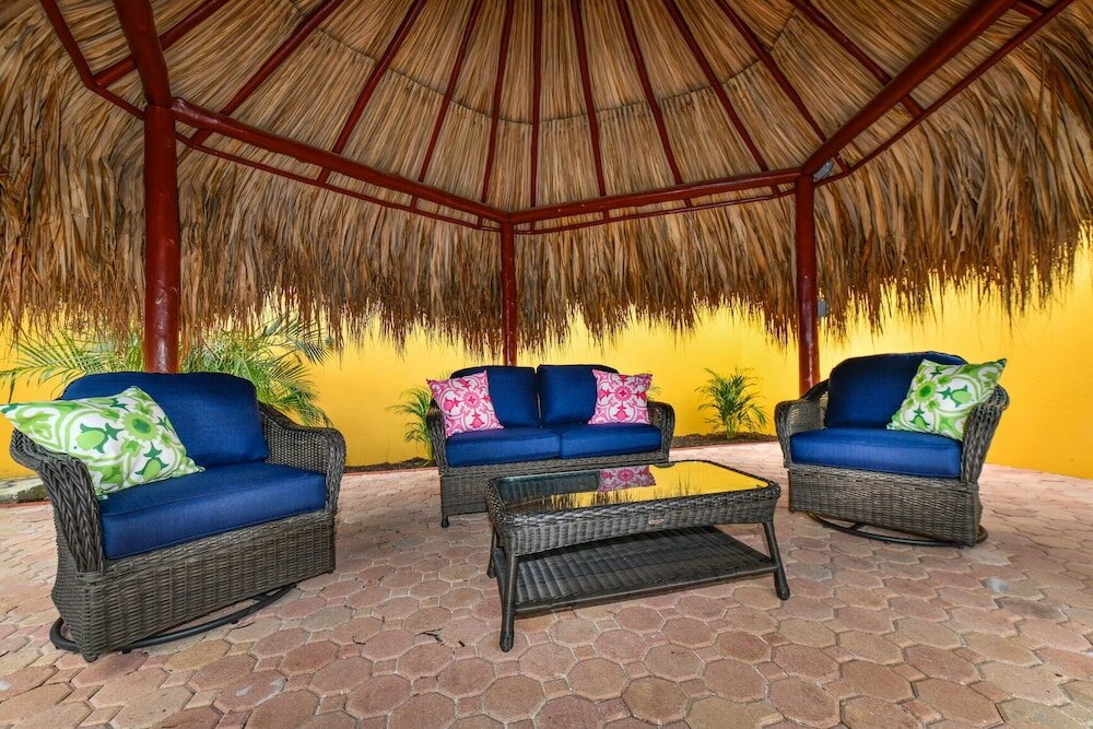 Фото Newly Renovated! Polynesian Themed in Noord!