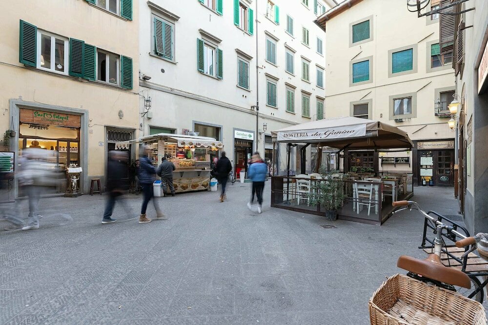 Short-term housing rental Alighieri's Suite-hosted by Sweetstay, Florence, photo