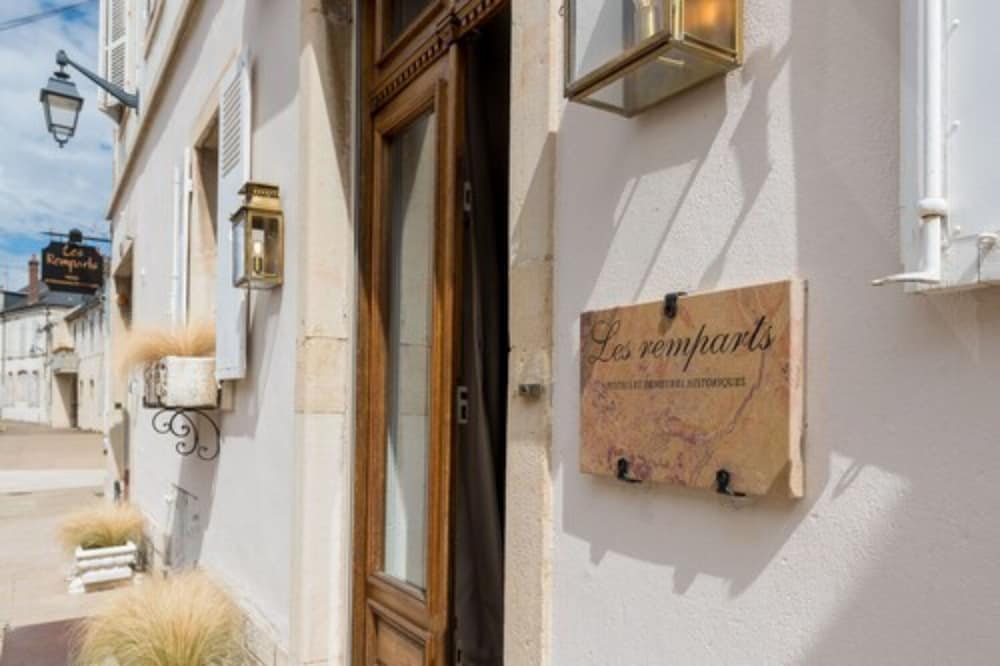Фото Les Remparts Hôtels et Demeures Historiques