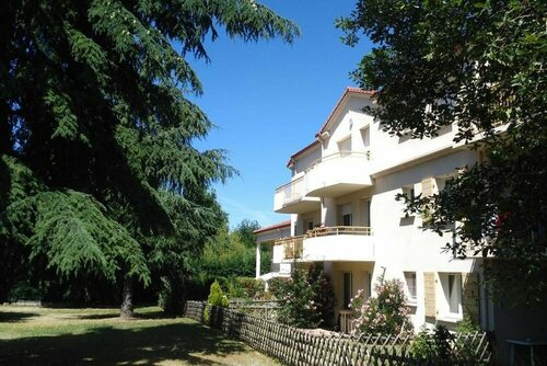 Гостиница Chambre d'hôtes avec balcon et vue sur le parc, hôte privé