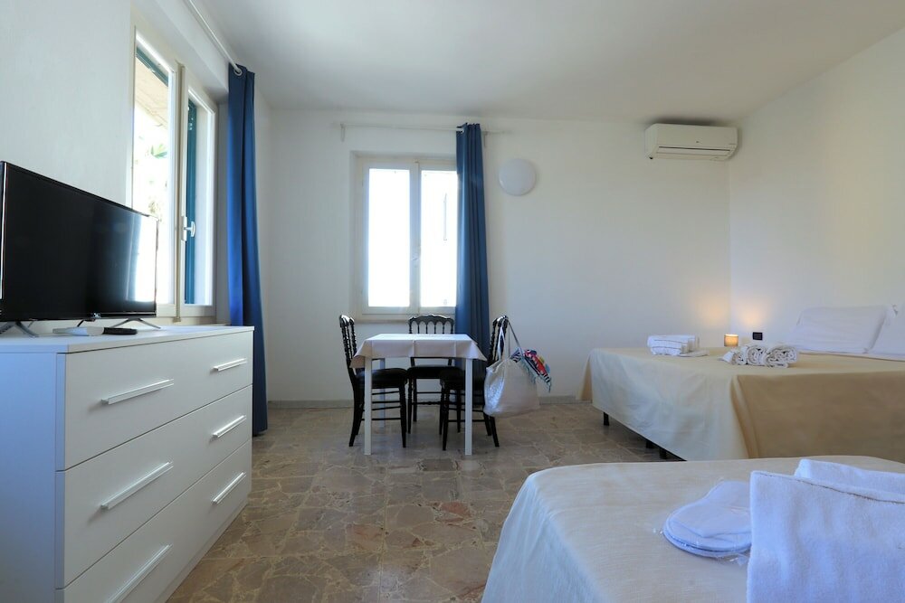 Фото Bed and Parking Cecina Rooms