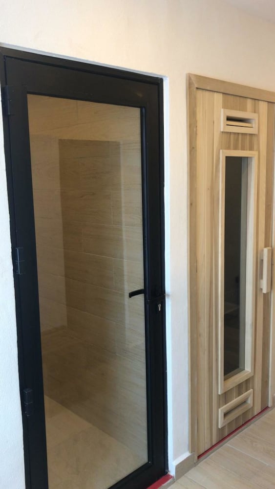 Фото Nomads Party Hostel