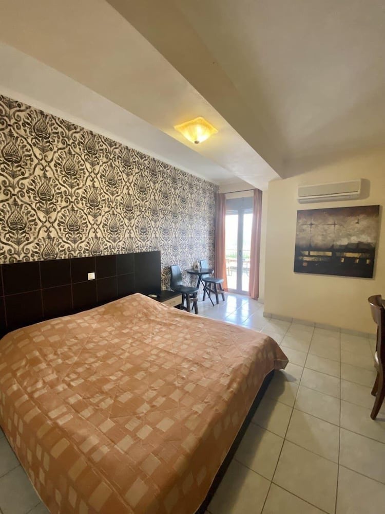 Фото Sozos Inn Hotel