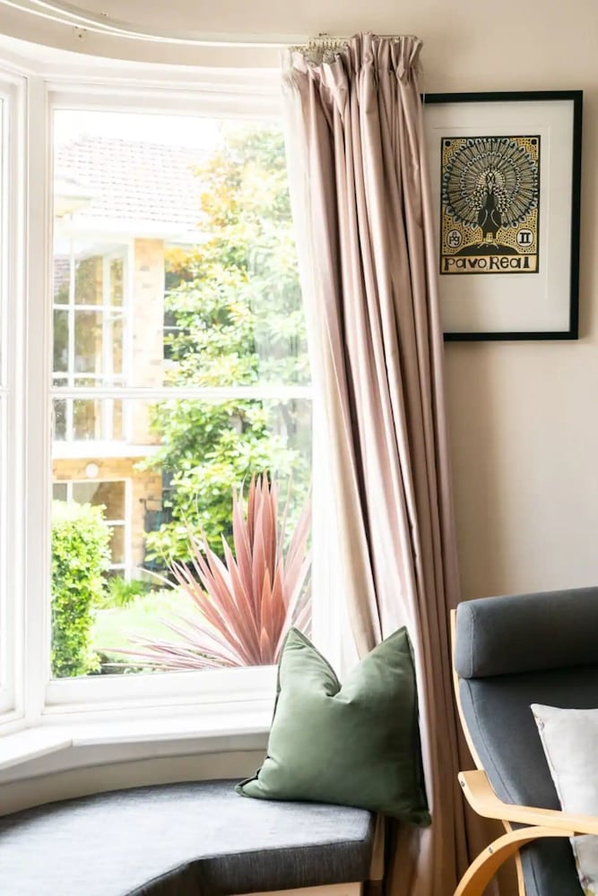 Фото Sunny 1 Bedroom Flat in Quiet St Kilda With Parking