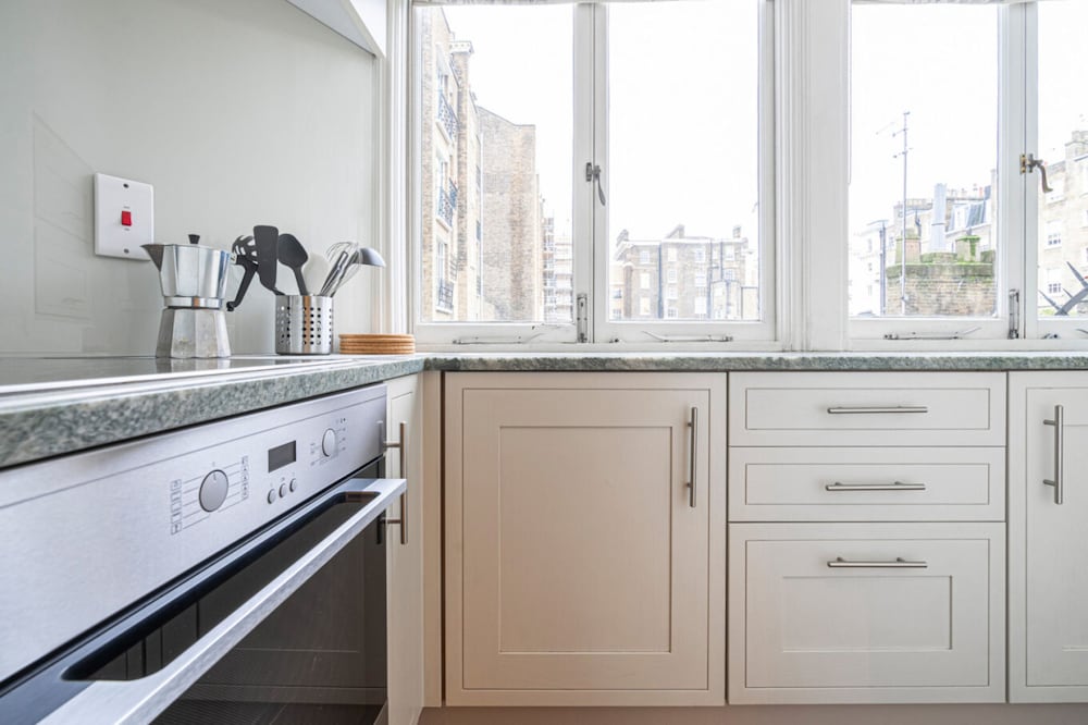 Фото Beautiful Belgravia Apartment by Underthedoormat