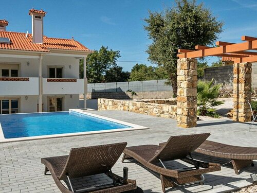Гостиница Wonderful Villa in Ferreira do Zezere With Private Pool в Округе Сантарен