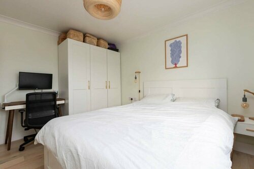 Гостиница Stylish and Light 1 Bedroom Flat Near Victoria Park в Лондоне