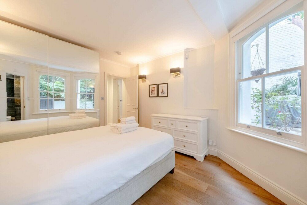 Фото Gorgeous 2bd Flat With Patio - South Kensington!