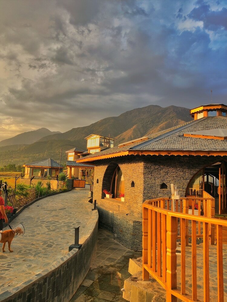 Фото Osho Himalayas