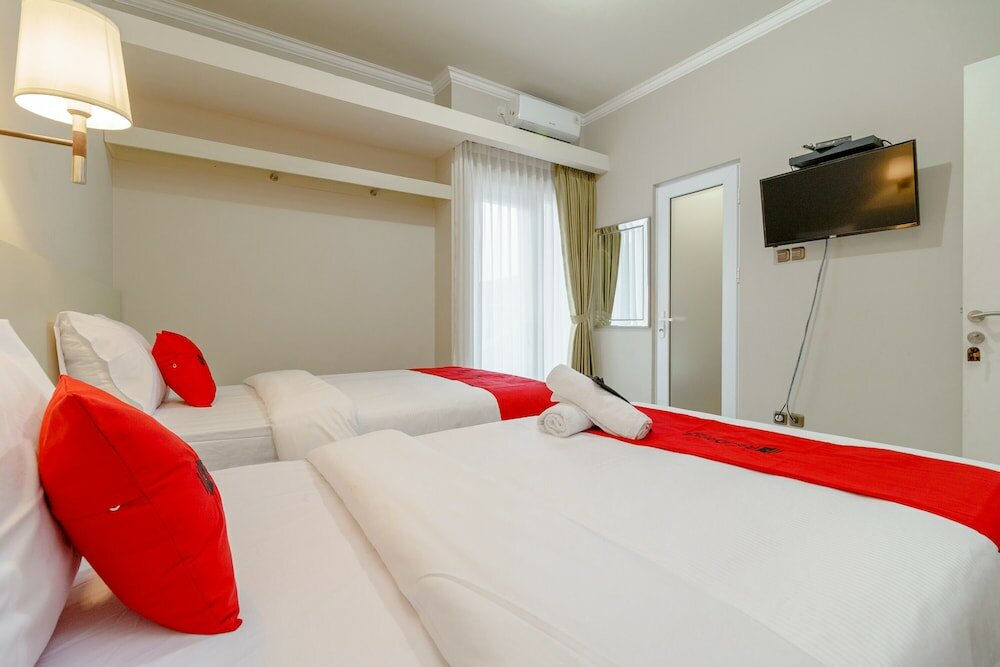 Фото RedDoorz near Taman Makam Pahlawan Cikutra