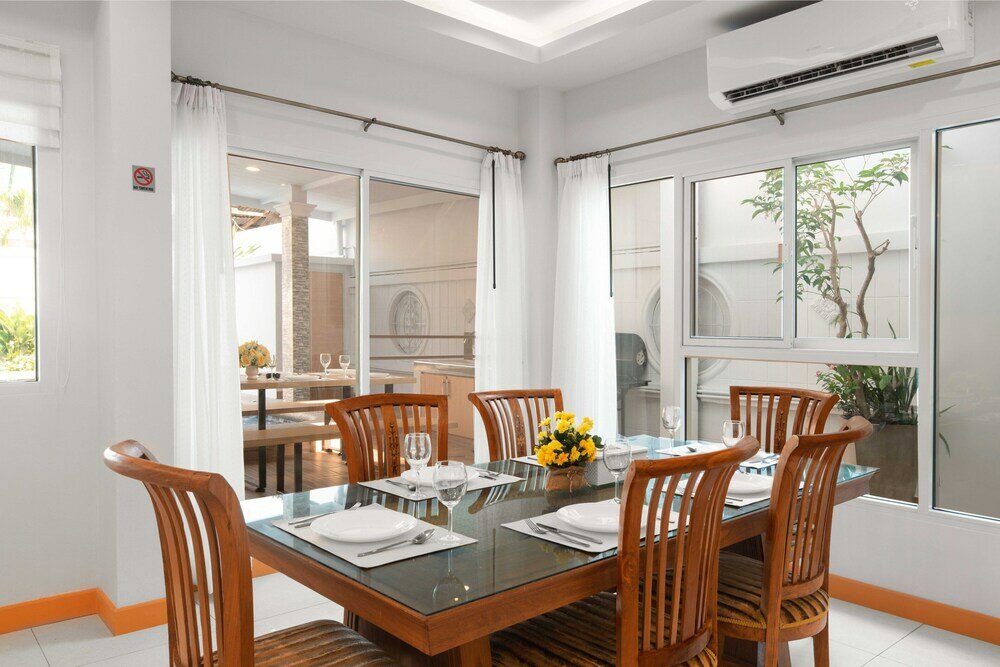 Фото Luxury Pool Villa 6br