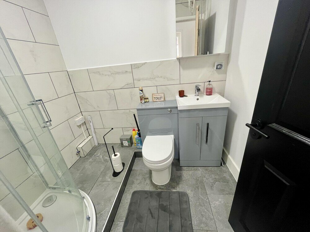 Фото Newly Refurbished 1-bed Apartment in Croydon Se25