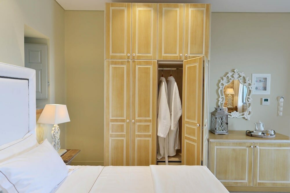 Фото Akrolithi Boutique Hotel