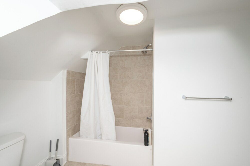 Фото Suites on Main 3