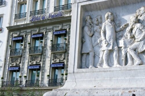 Гостиница Neuville Arc de Triomphe в Париже