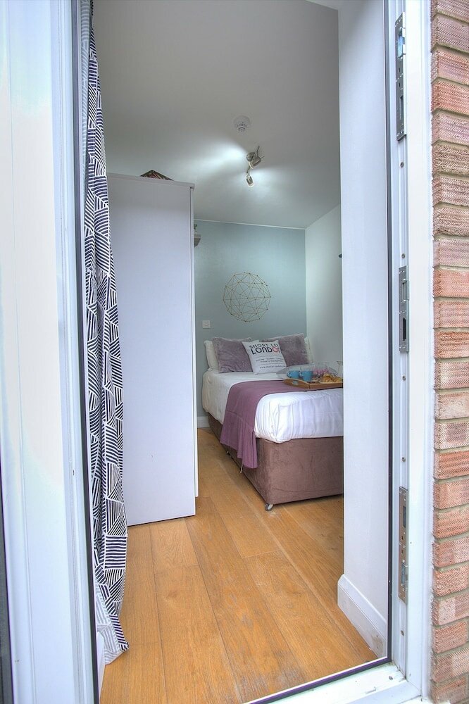 Фото R1 Medium Studio